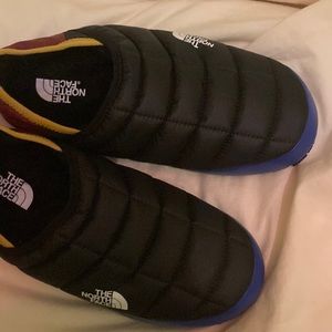 North face thermo ball shoes Mens 9 Black with red,blue,yellow
